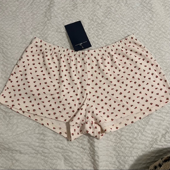 Brandy Melville Pants - Brandy Melville Emery Floral Sweatshorts